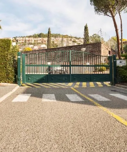 Vue /parking Privatif Apartment Saint-Raphael (Var)